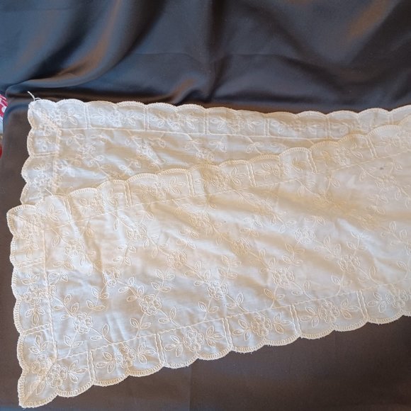 Two Vintage Embroidered Table Runners. One 4' 10" x 12" & One 3' 5" x 12" - Picture 8 of 13